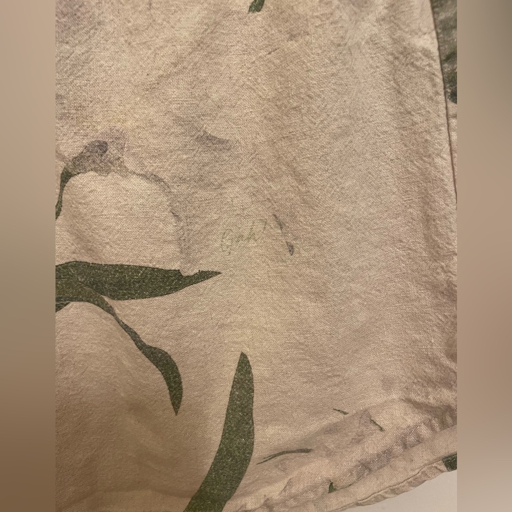 Lisa Says Gah|| Floral Linen Floral Shorts, Size Small - Picture 2 of 8